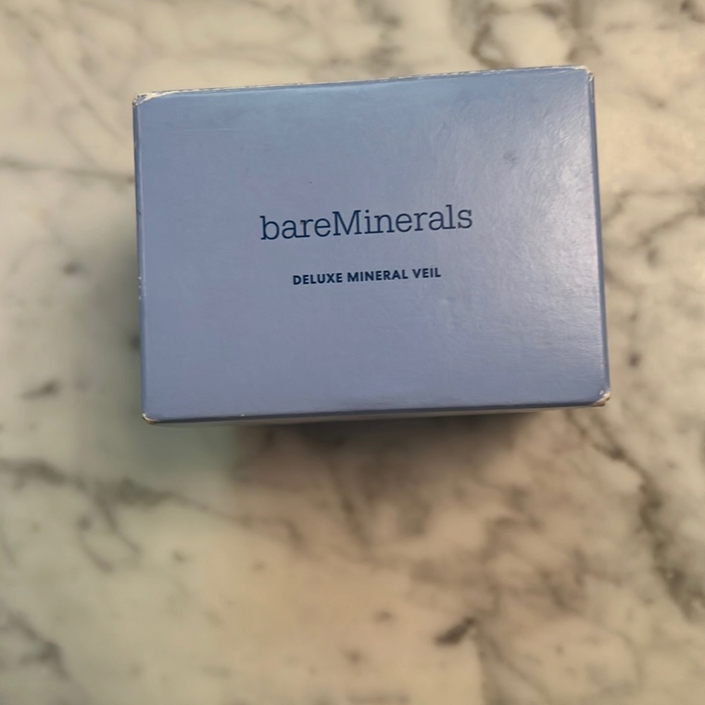 Brand new , never been opened Bare Minerals Deluxe mineral veil.